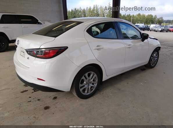 3MYDLBYVXHY190753 2017 TOYOTA YARIS IA Белый Задняя правая четверть