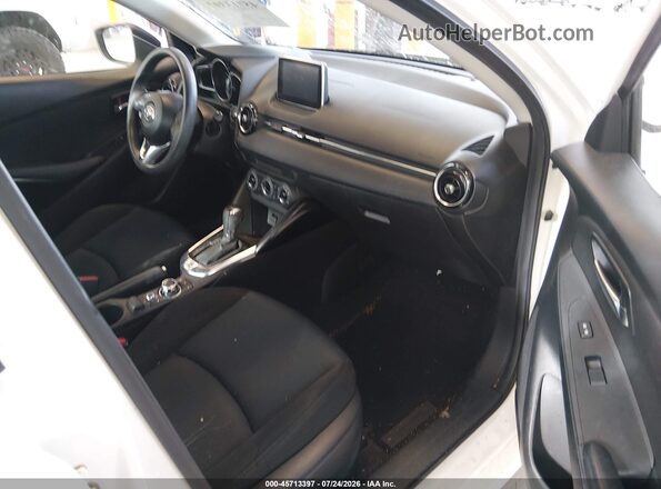 3MYDLBYVXHY190753 2017 TOYOTA YARIS IA Белый Вид салона спереди