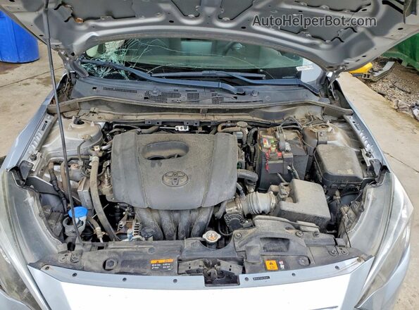 3MYDLBYVXHY192647 2017 TOYOTA YARIS Серебряный Вид задней части салона