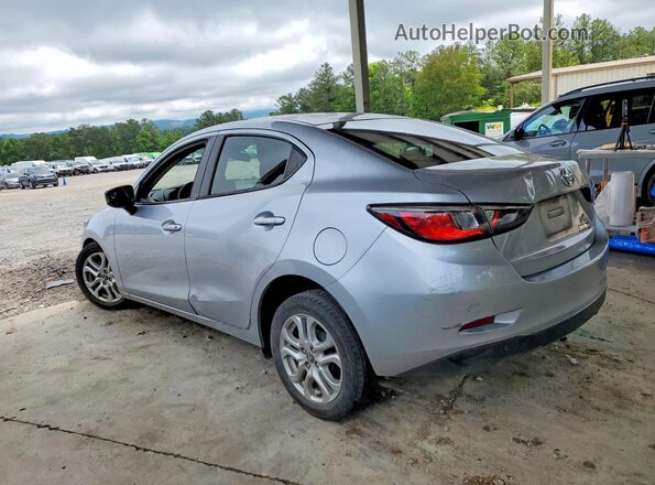 3MYDLBYVXHY192647 2017 TOYOTA YARIS Серебряный Задняя левая четверть