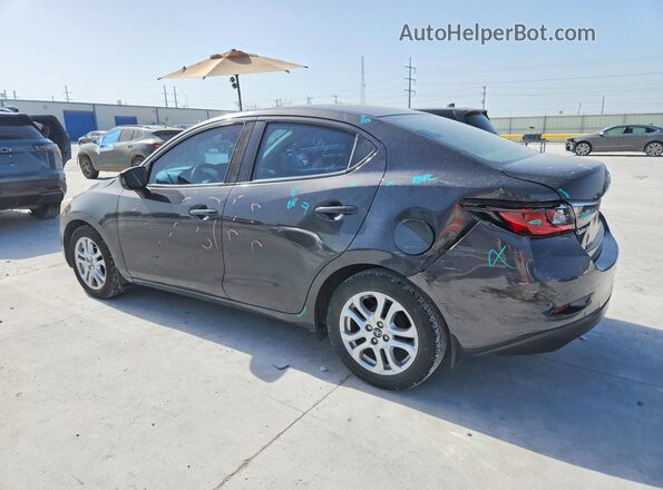 3MYDLBYVXHY196150 2017 TOYOTA YARIS Угольный Задняя левая четверть