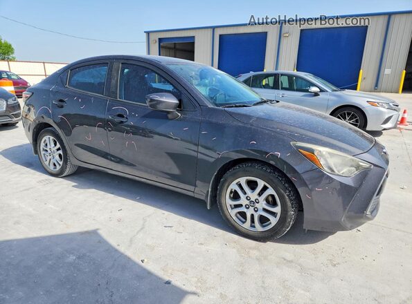 3MYDLBYVXHY196150 2017 TOYOTA YARIS Угольный Передняя правая четверть