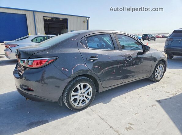 3MYDLBYVXHY196150 2017 TOYOTA YARIS Угольный Задняя правая четверть