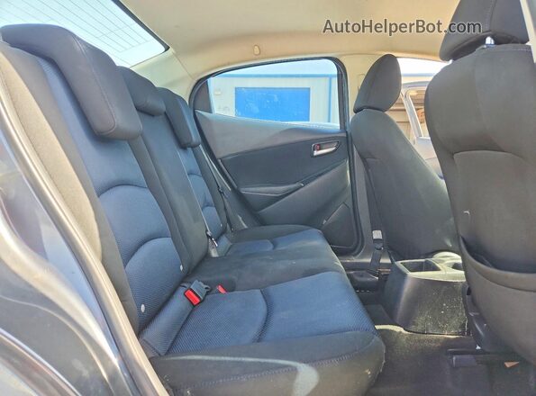 3MYDLBYVXHY196150 2017 TOYOTA YARIS Угольный Вид задних сидений