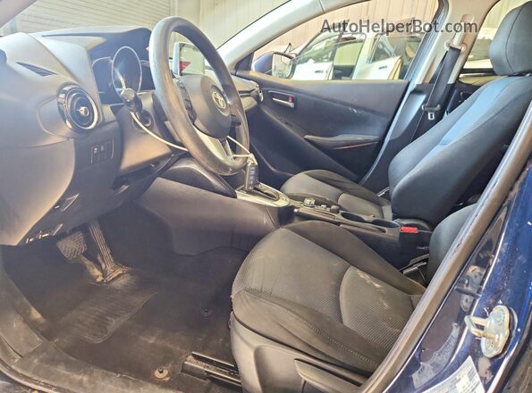 3MYDLBYVXJY310489 2018 TOYOTA YARIS Blue Front interior view