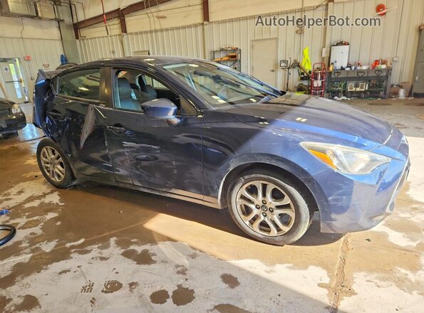 3MYDLBYVXJY310489 2018 TOYOTA YARIS Blue Front right