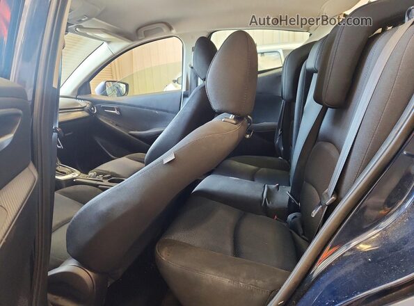 3MYDLBYVXJY310489 2018 TOYOTA YARIS Blue Rear seats view