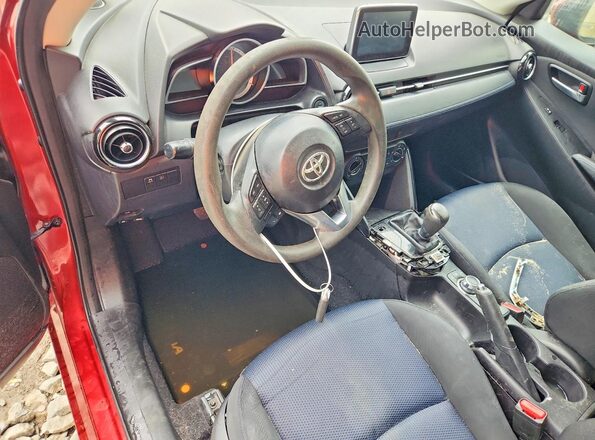 3MYDLBYVXJY326255 2018 TOYOTA YARIS Red Dashboard view