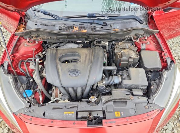 3MYDLBYVXJY326255 2018 TOYOTA YARIS Red Rear interior view