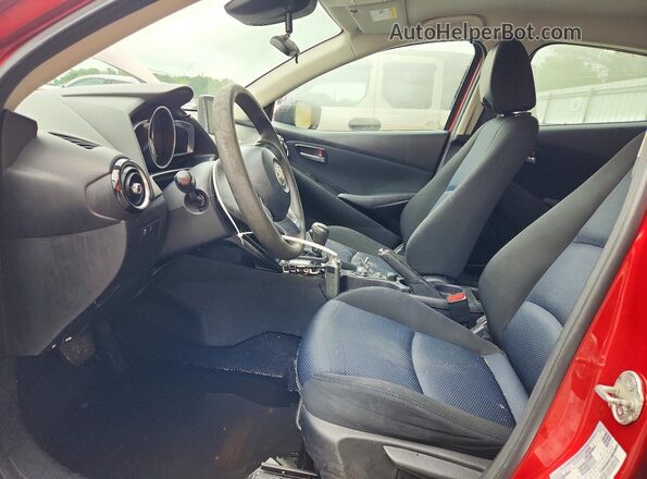 3MYDLBYVXJY326255 2018 TOYOTA YARIS Red Front interior view
