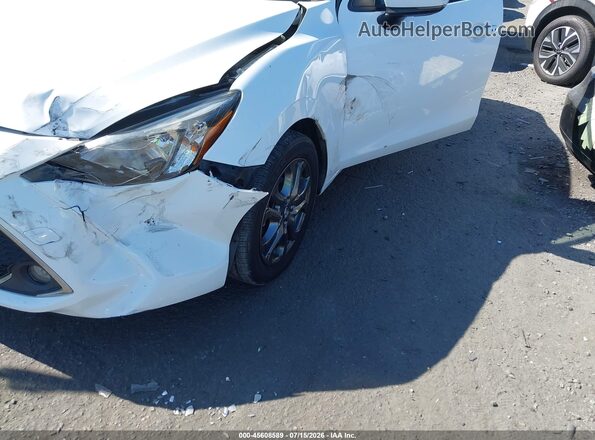 3MYDLBYVXKY513805 2019 TOYOTA YARIS White Front view