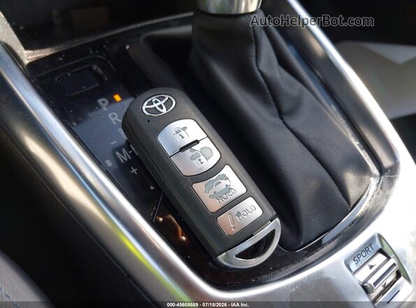 3MYDLBYVXKY513805 2019 TOYOTA YARIS White Dashboard view