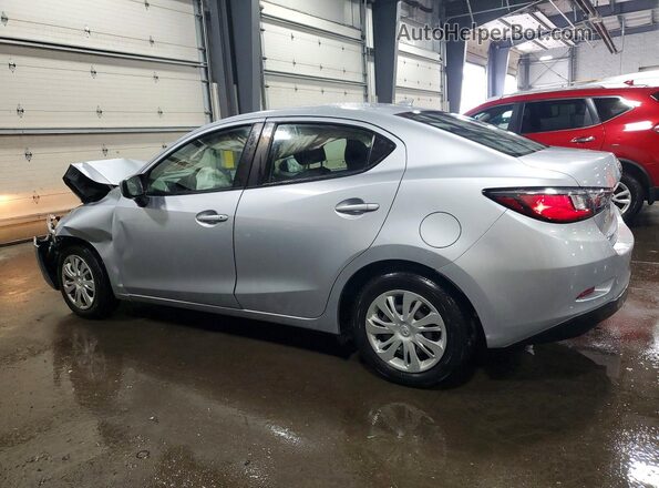 3MYDLBYVXKY517806 2019 TOYOTA YARIS Silver Задня ліва чверть