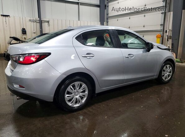 3MYDLBYVXKY517806 2019 TOYOTA YARIS Silver Задня права чверть
