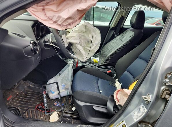 3MYDLBYVXKY517806 2019 TOYOTA YARIS Silver Вид салону спереду