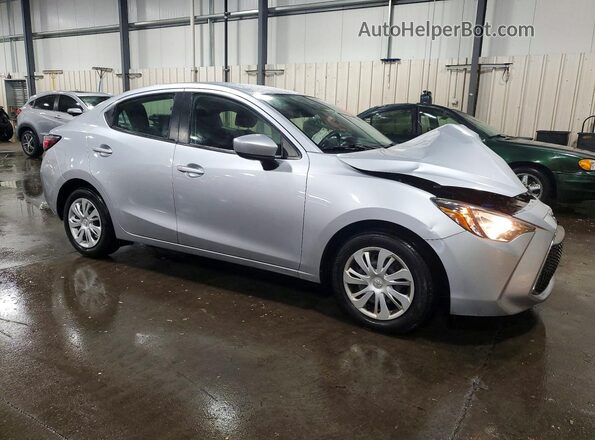 3MYDLBYVXKY517806 2019 TOYOTA YARIS Silver Передня права чверть
