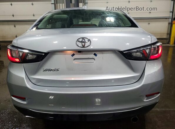 3MYDLBYVXKY517806 2019 TOYOTA YARIS Silver Вид ззаду