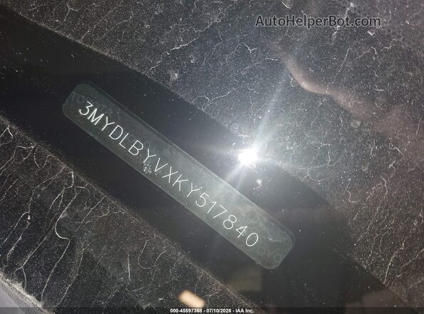 3MYDLBYVXKY517840 2019 TOYOTA YARIS Blue Widok komory silnika