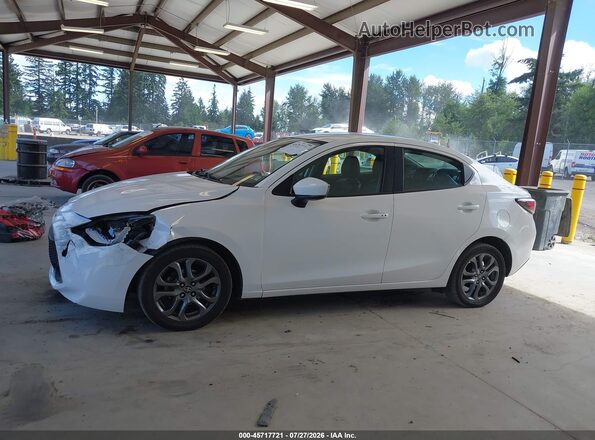 3MYDLBYVXKY520849 2019 TOYOTA YARIS White Սալոնի 360 աստիճան տեսք