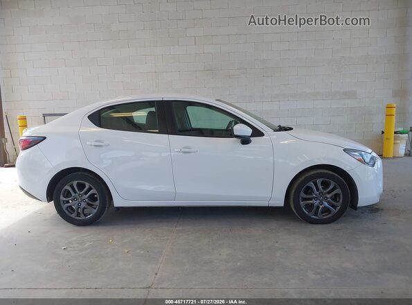 3MYDLBYVXKY520849 2019 TOYOTA YARIS White Սալոնի հետևի տեսք