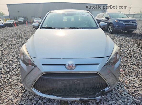 3MYDLBYVXKY525419 2019 TOYOTA YARIS Silver Front view