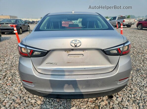 3MYDLBYVXKY525419 2019 TOYOTA YARIS Silver Rear view