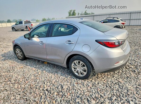 3MYDLBYVXKY525419 2019 TOYOTA YARIS Silver Rear left