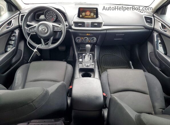 3MZBN1K78HM115512 2017 MAZDA 3 Silver Vista del salpicadero