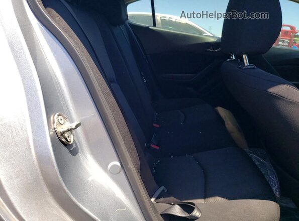 3MZBN1K78HM115512 2017 MAZDA 3 Silver Vista de los asientos traseros