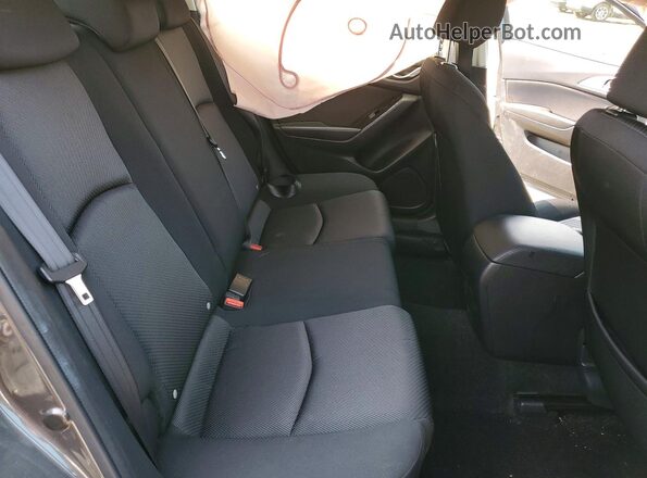 3MZBN1K79JM204575 2018 MAZDA 3 Gray Widok wnętrza z tyłu