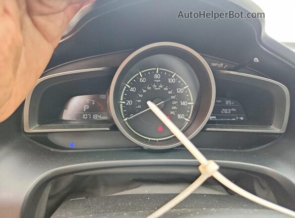 3MZBN1L32JM229989 2018 MAZDA 3 Gray Սարքավորումների վահանակի տեսք