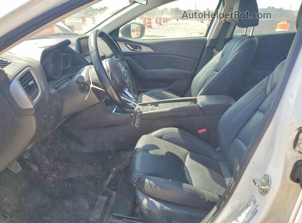 3MZBN1L34JM164840 2018 MAZDA MAZDA White წინა სალონის ხედი
