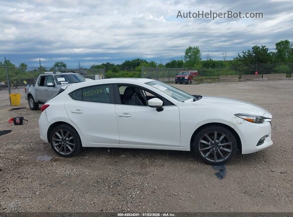 3MZBN1L34JM172257 2018 MAZDA 3 Белый Вид задней части салона
