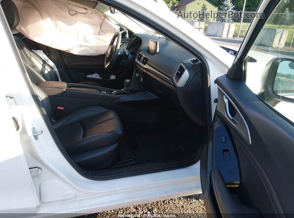 3MZBN1L34JM213664 2018 MAZDA 3 Белый Вид салона спереди