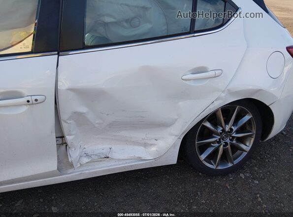 3MZBN1L34JM213664 2018 MAZDA 3 Белый Вид спереди