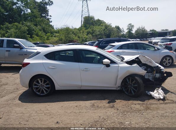 3MZBN1L36JM168517 2018 MAZDA 3 Белый Вид задней части салона