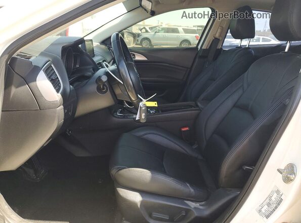 3MZBN1L37JM171202 2018 MAZDA 3 White წინა სალონის ხედი