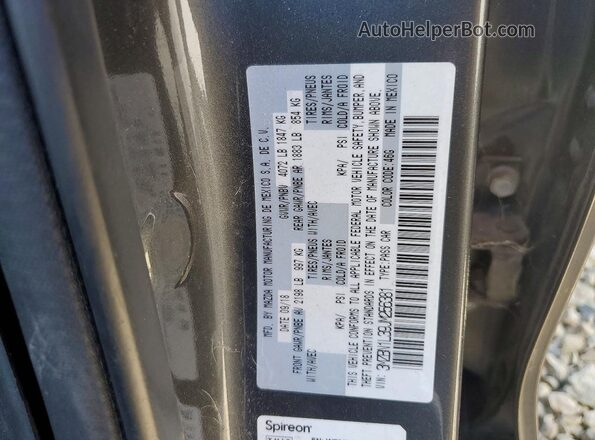 3MZBN1L39JM256381 2018 MAZDA 3 Gray Vista del compartimento del motor