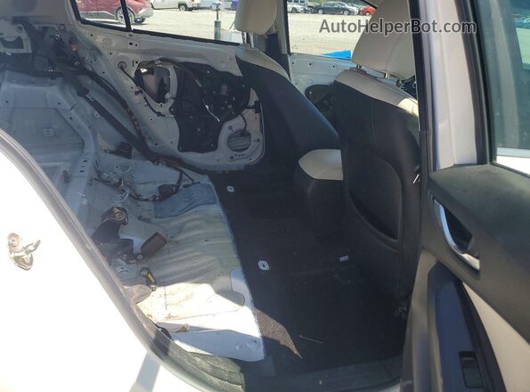 3MZBN1M35JM217740 2018 MAZDA 3 White Widok tylnych siedzeń