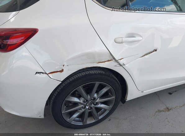 3MZBN1M37JM277115 2018 MAZDA 3 White Front view