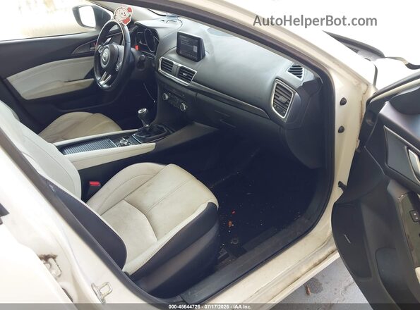 3MZBN1M37JM277115 2018 MAZDA 3 White Front interior view