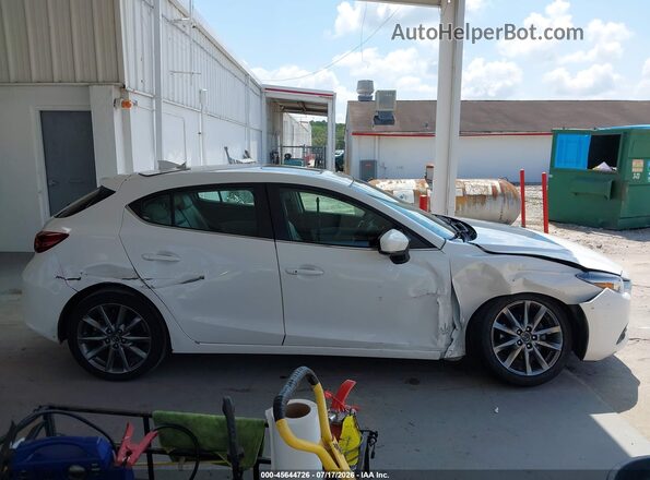 3MZBN1M37JM277115 2018 MAZDA 3 White Rear interior view