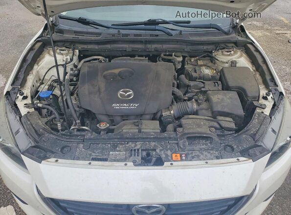 3MZBN1U70JM186335 2018 MAZDA 3 White Rear interior view