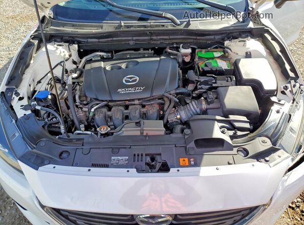 3MZBN1U71JM202915 2018 MAZDA 3 White Widok wnętrza z tyłu