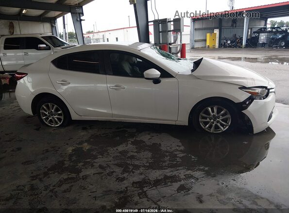 3MZBN1U72HM109346 2017 MAZDA 3 Белый Вид задней части салона