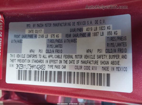 3MZBN1U73HM142453 2017 MAZDA 3 Red Vista del compartimento del motor