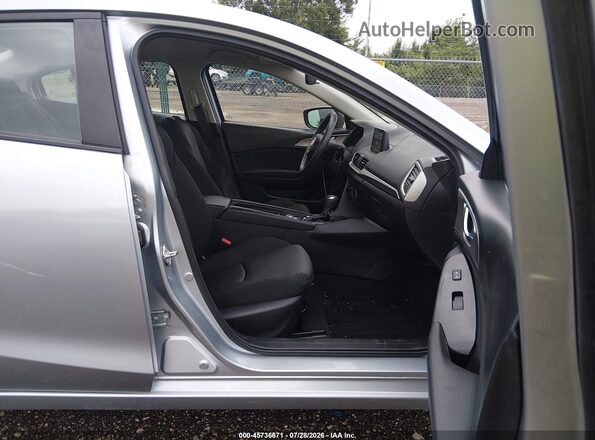 3MZBN1U76JM190941 2018 MAZDA 3 Silver Widok wnętrza z przodu