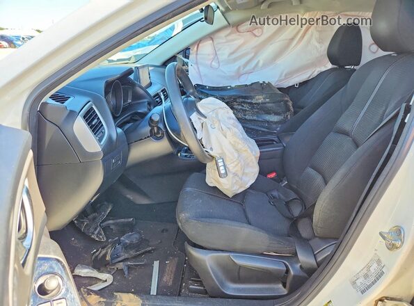 3MZBN1U76JM231388 2018 MAZDA 3 White Vista interior delantera