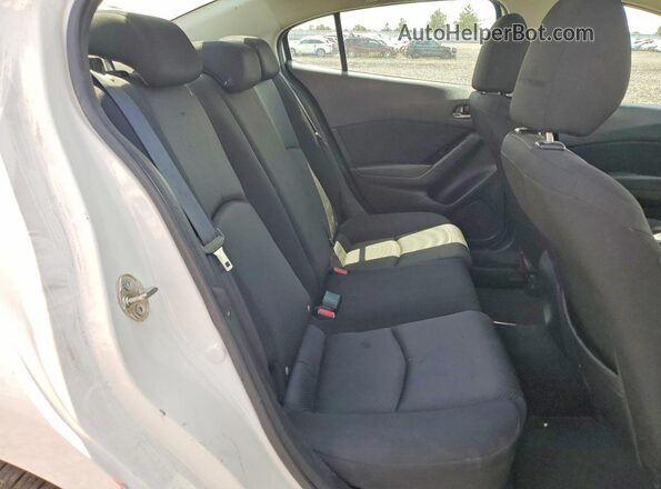 3MZBN1U78JM242814 2018 MAZDA 3 White Widok tylnych siedzeń