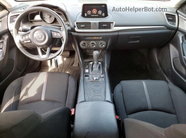 3MZBN1U78JM261752 2018 MAZDA 3 Red Widok deski rozdzielczej